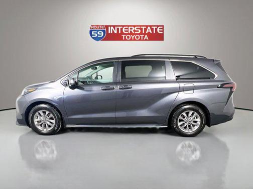 2025 Toyota Sienna LE