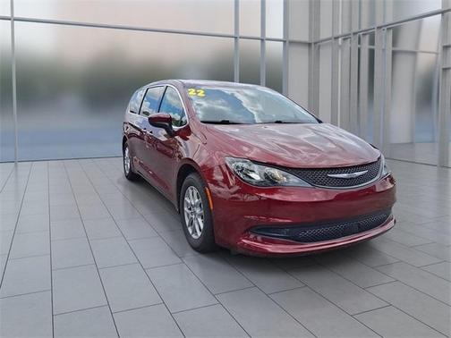 2022 Chrysler Voyager LX