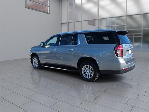 2023 Chevrolet Suburban LT