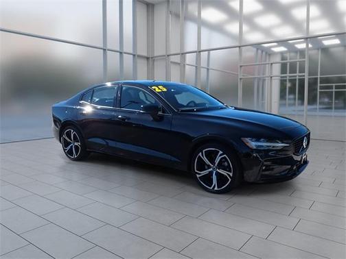 2025 Volvo S60 B5 Plus