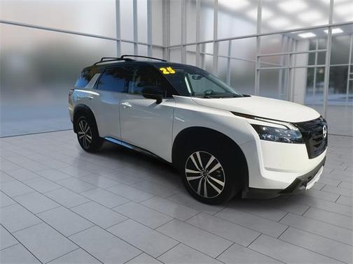2025 Nissan Pathfinder Platinum
