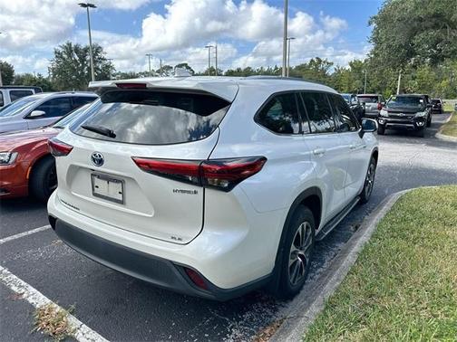 2021 Toyota Highlander Hybrid XLE