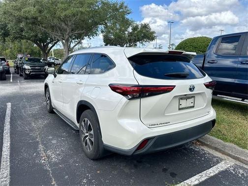 2021 Toyota Highlander Hybrid XLE