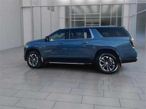 2025 Chevrolet Suburban LT