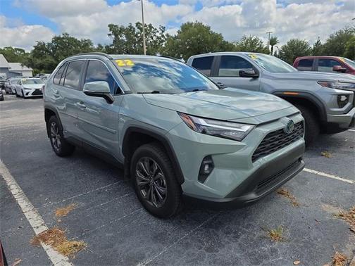 2022 Toyota RAV4 Hybrid XLE Premium