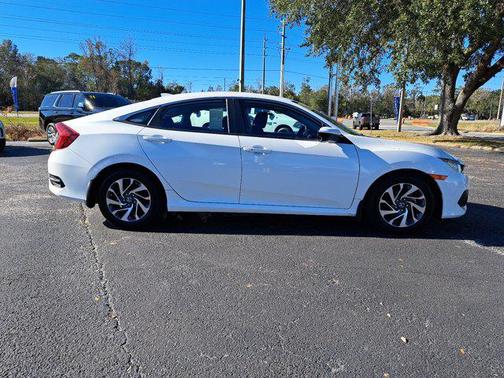 Photo 3 of 31 of 2018 Honda Civic EX