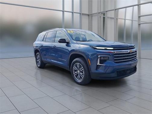 2025 Chevrolet Traverse LT