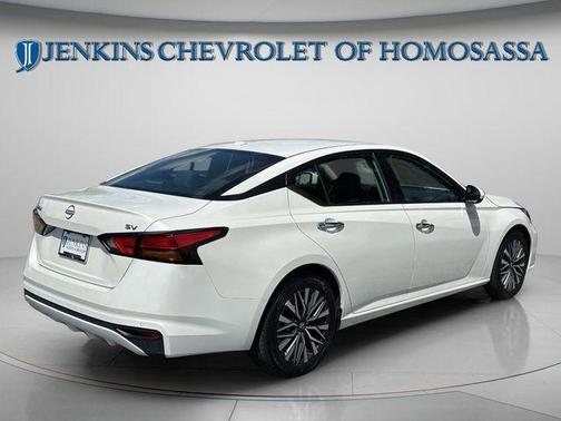 White 2023 Nissan Altima 2.5 SV
