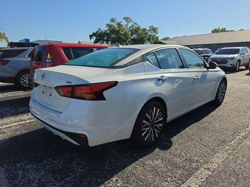 White 2023 Nissan Altima 2.5 SV