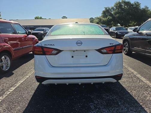 White 2023 Nissan Altima 2.5 SV