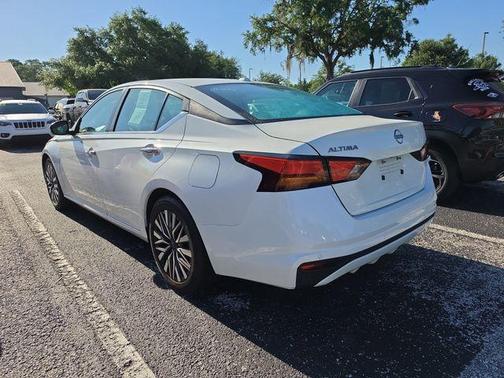 White 2023 Nissan Altima 2.5 SV