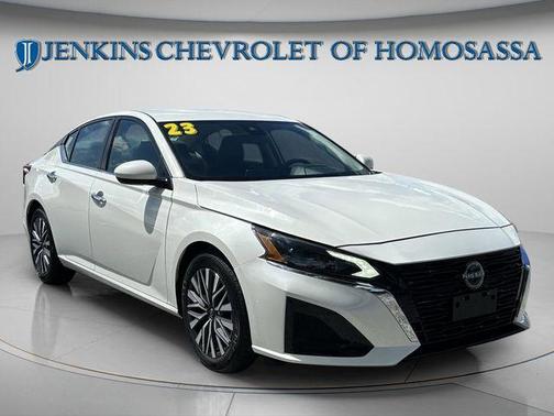 White 2023 Nissan Altima 2.5 SV