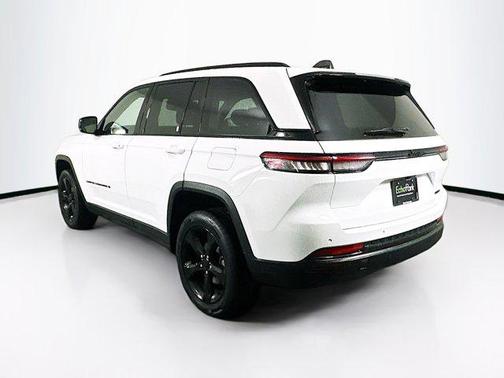 Bright White Clearcoat 2023 Jeep Grand Cherokee Limited