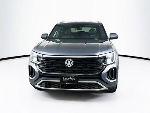 Platinum Gray Metallic 2025 Volkswagen Atlas Cross Sport 2.0T SE w/Technology