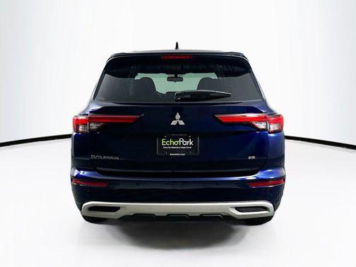 Gray 2024 Mitsubishi Outlander SE 2.5 2WD