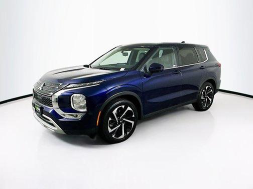 Gray 2024 Mitsubishi Outlander SE 2.5 2WD