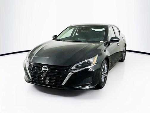 Super Black 2025 Nissan Altima SV FWD