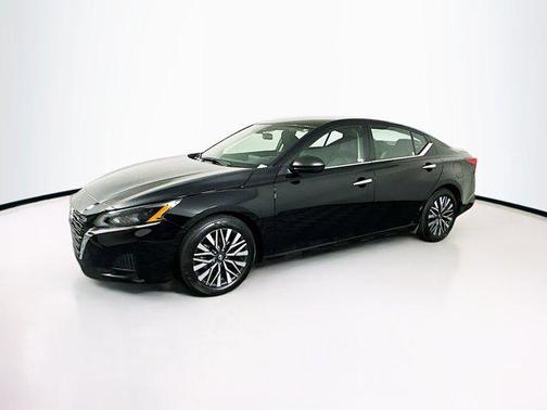 Super Black 2025 Nissan Altima SV FWD