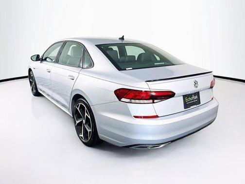 2021 Volkswagen Passat 2.0T R-Line