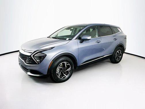 Everlasting Silver 2025 Kia Sportage LX