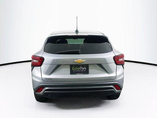 Sterling Gray Metallic 2026 Chevrolet Trax LS