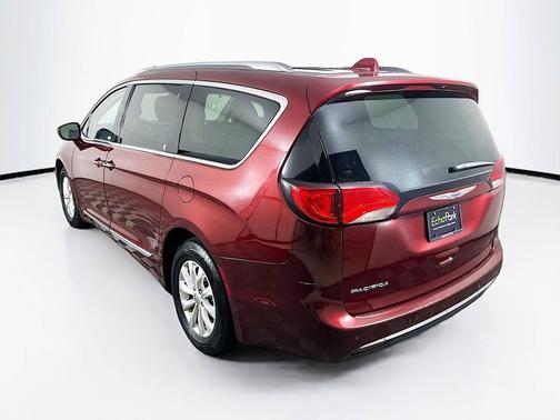 Velvet Red Pearlcoat 2018 Chrysler Pacifica Touring-L
