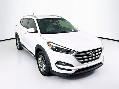 Winter White 2017 Hyundai TUCSON SE