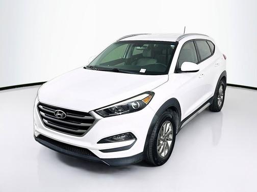 Winter White 2017 Hyundai TUCSON SE