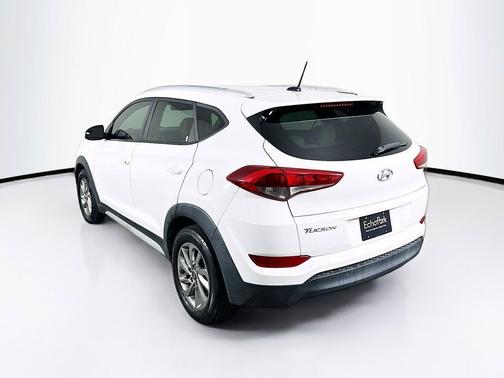 Winter White 2017 Hyundai TUCSON SE