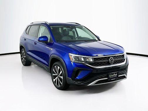 Cornflower Blue 2024 Volkswagen Taos 1.5T SE
