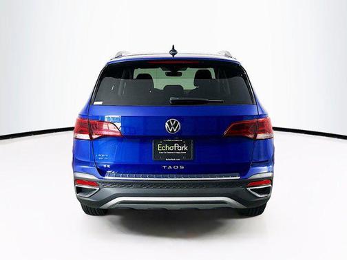 Cornflower Blue 2024 Volkswagen Taos 1.5T SE