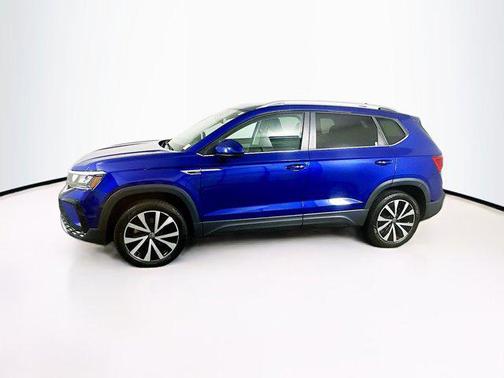 Cornflower Blue 2024 Volkswagen Taos 1.5T SE