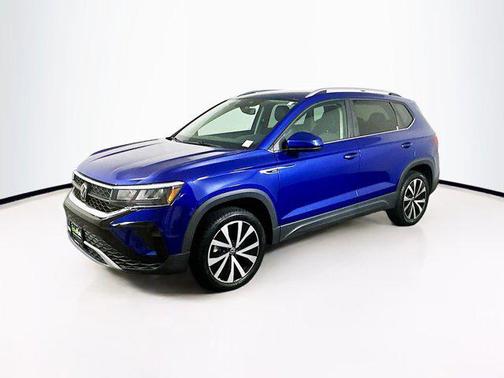 Cornflower Blue 2024 Volkswagen Taos 1.5T SE