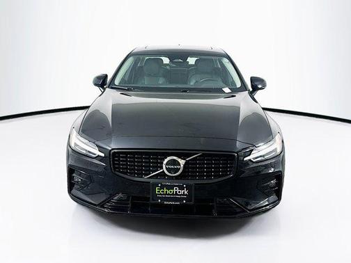 2024 Volvo S60 B5 Plus Dark Theme