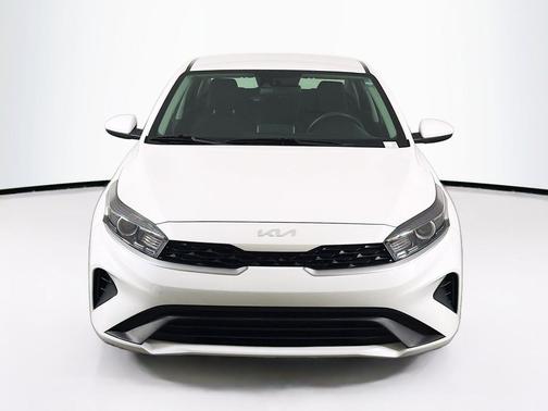 Snow White Pearl 2024 Kia Forte LXS