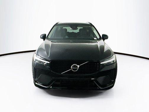 2024 Volvo XC60 B5 Core Dark Theme