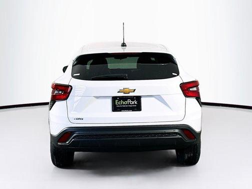 Summit White 2025 Chevrolet Trax LS
