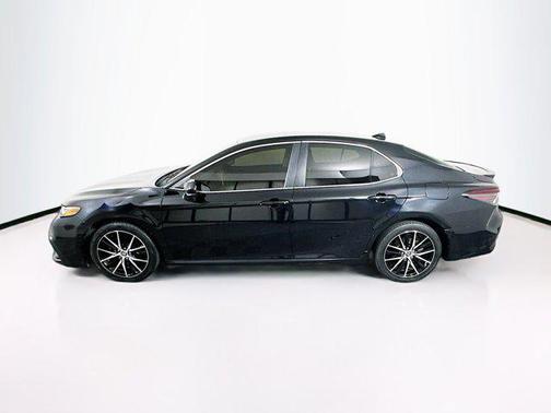 Midnight Black Metallic 2021 Toyota Camry SE