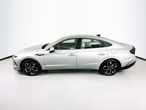 Aero Silver 2025 Hyundai SONATA SEL