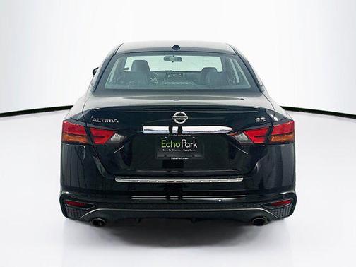 2021 Nissan Altima SR FWD