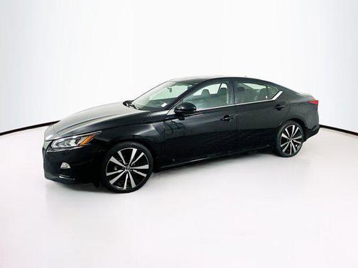 2021 Nissan Altima SR FWD
