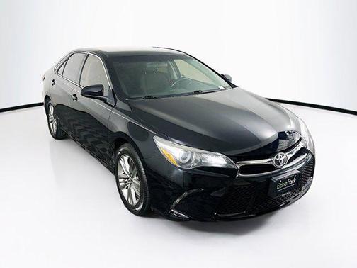 Midnight Black Metallic 2017 Toyota Camry SE