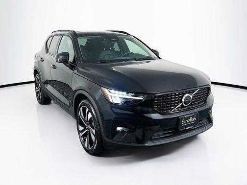 2025 Volvo XC40 B5 Plus Dark Theme