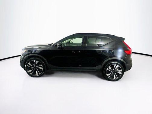 2025 Volvo XC40 B5 Plus Dark Theme