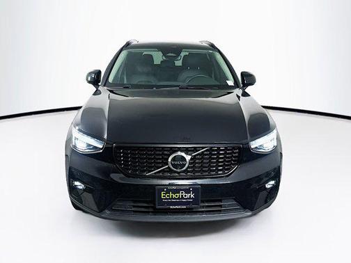 2025 Volvo XC40 B5 Plus Dark Theme