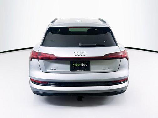 2021 Audi e-tron Premium Plus