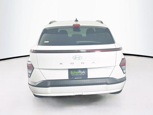 Atlas White 2024 Hyundai KONA EV SEL