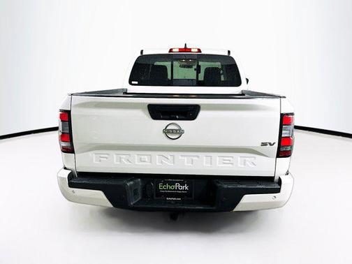 Glacier White 2024 Nissan Frontier SV