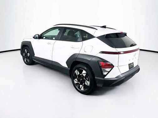 Atlas White 2025 Hyundai KONA SEL