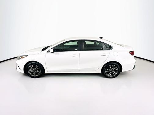 Snow White Pearl 2024 Kia Forte LXS